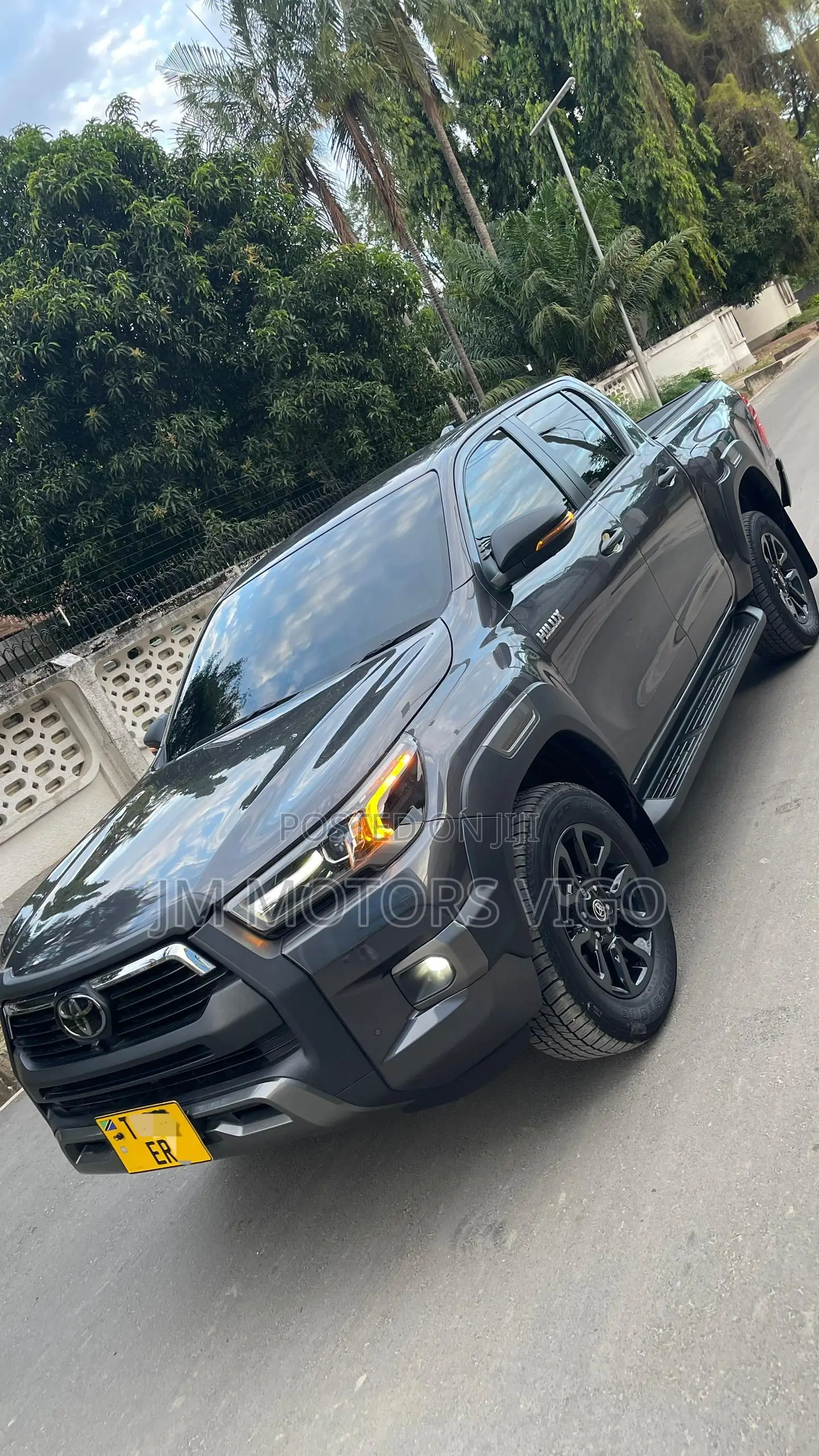 Toyota Hilux 2023 Gray