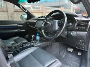 Toyota Hilux 2023 Gray