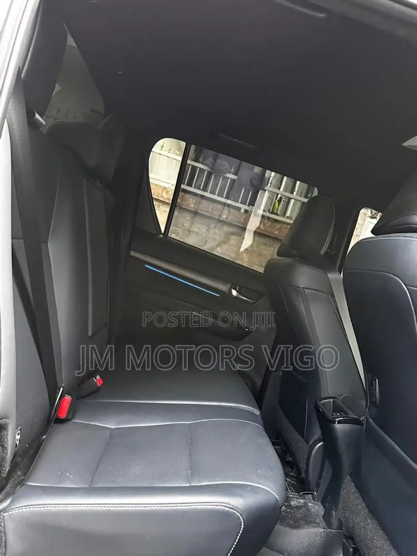 Toyota Hilux 2023 Gray