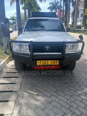 Toyota Land Cruiser 2005 White