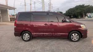 Toyota Noah 2.0 AWD (8 Seater) 2005 Maroon