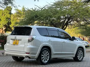 Toyota Vanguard 2012 White