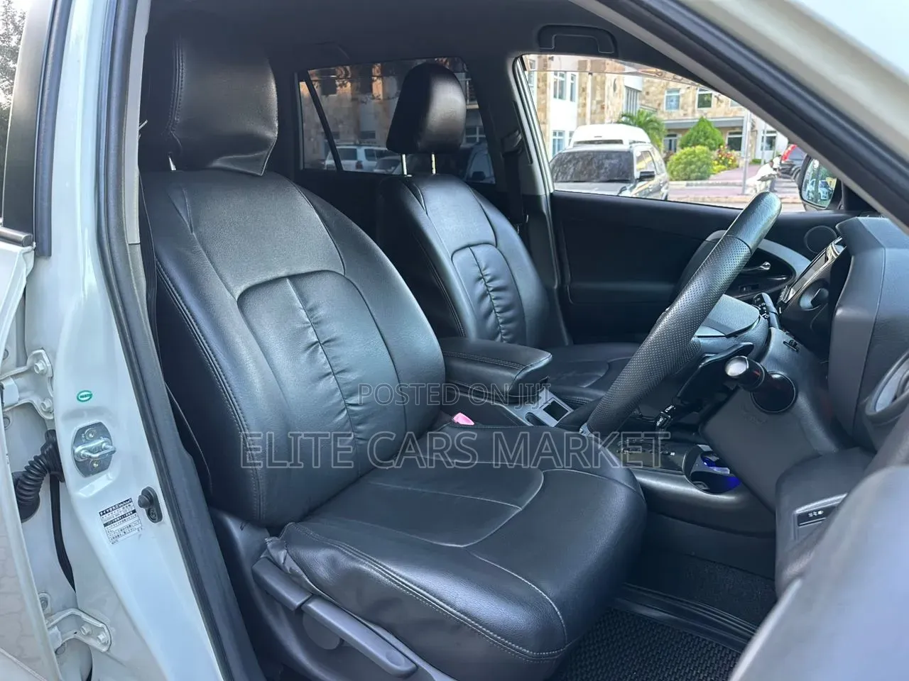 Toyota Vanguard 2012 White