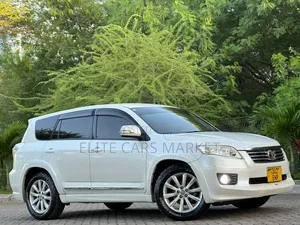 Toyota Vanguard 2012 White
