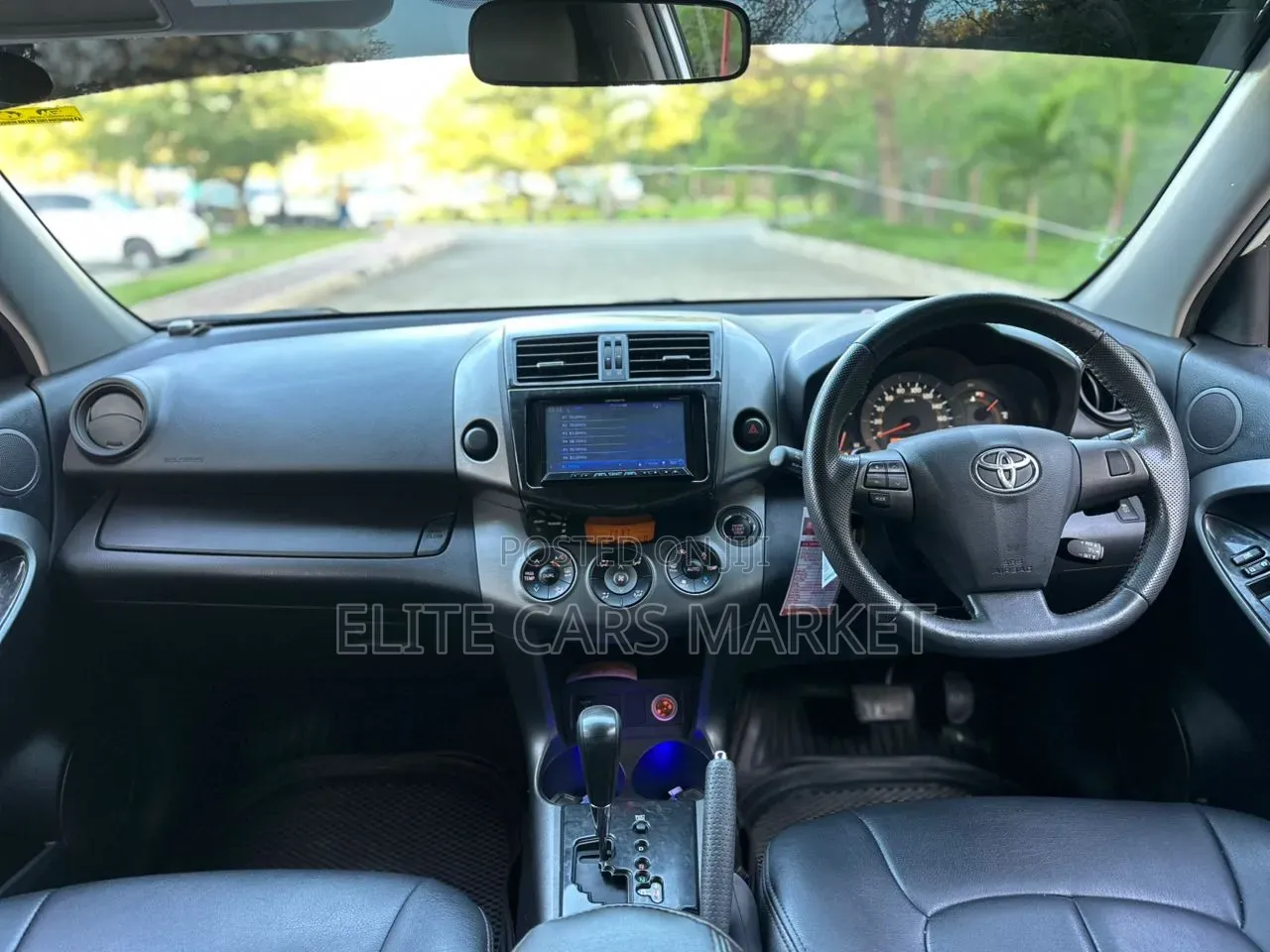 Toyota Vanguard 2012 White