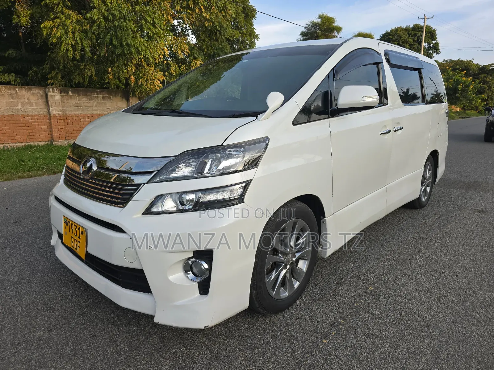 Toyota Alphard 2010 White
