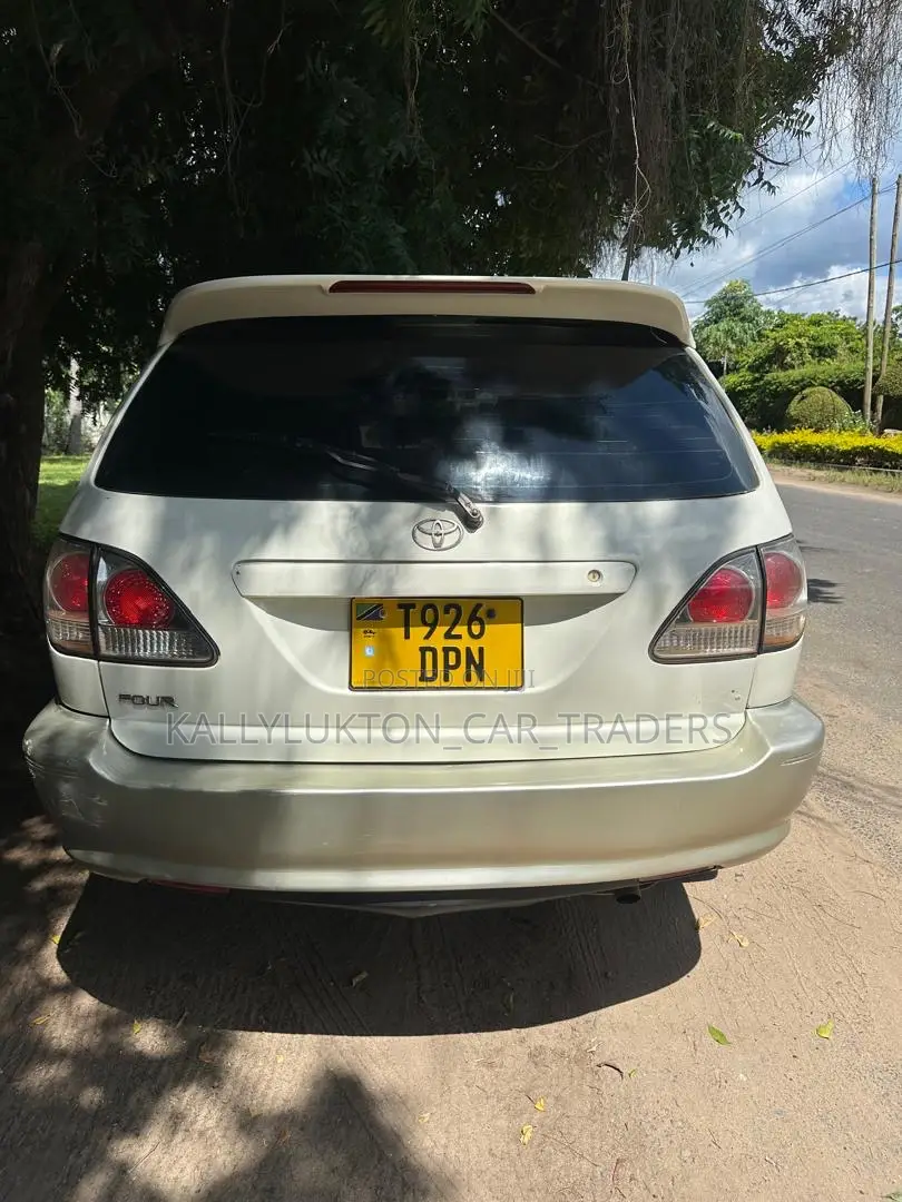 Toyota Harrier 2005 White