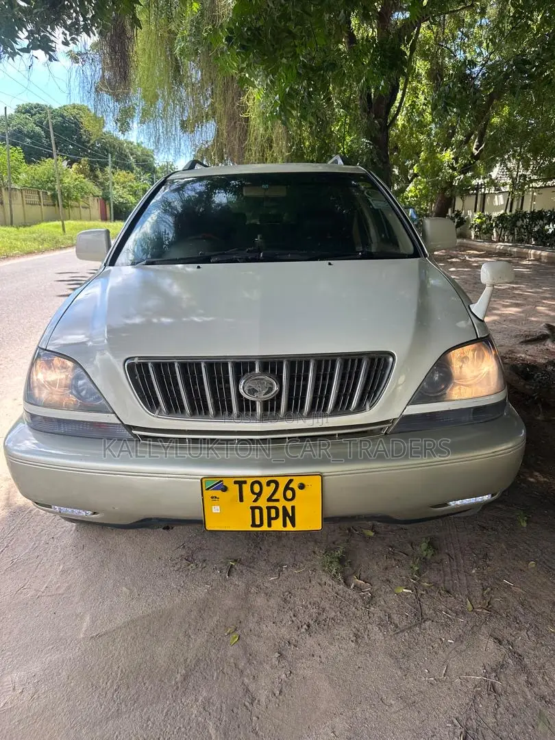 Toyota Harrier 2005 White