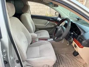 Toyota Premio 2004