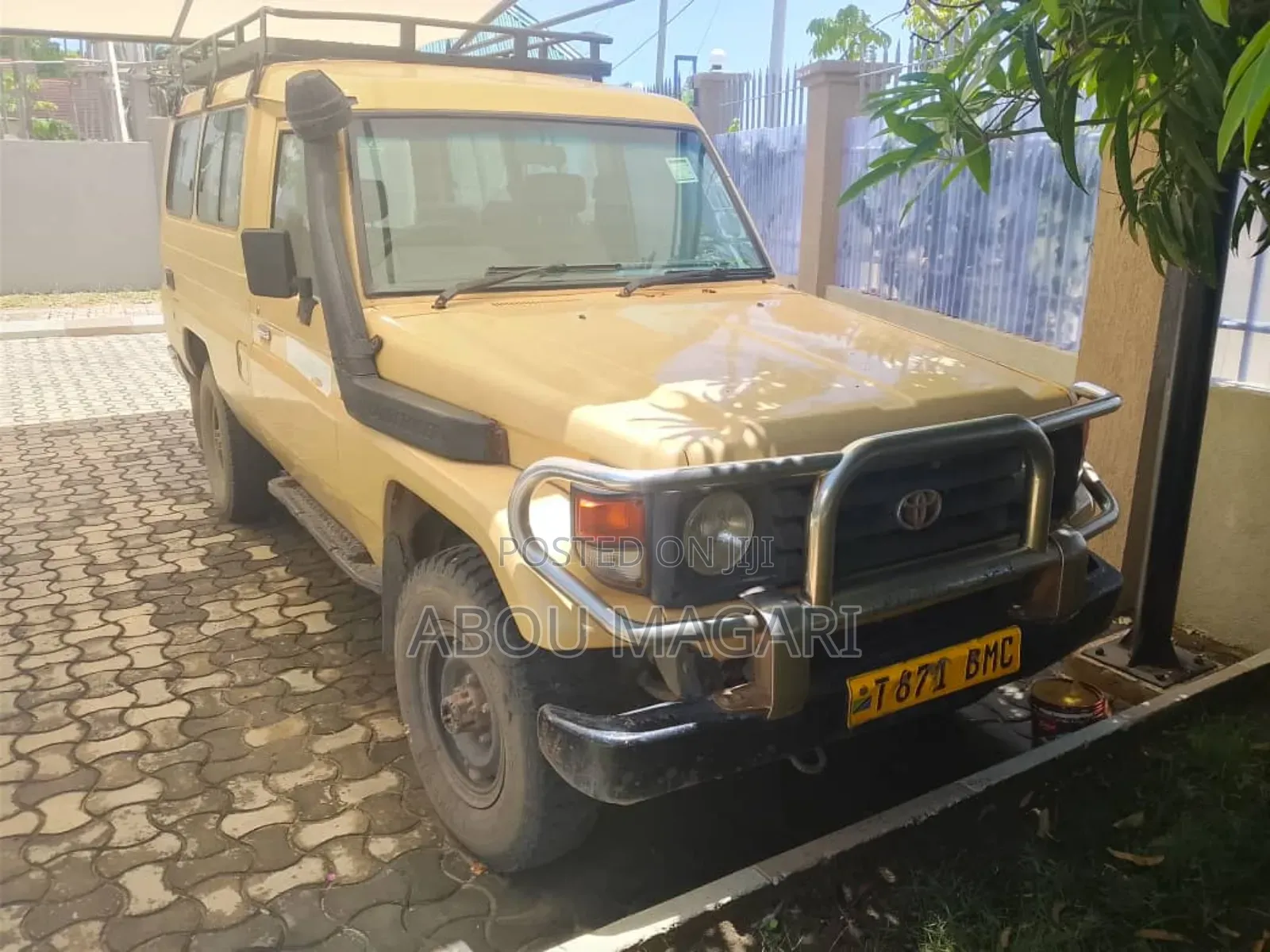 Toyota Land Cruiser HDJ 100 2000 Ivory