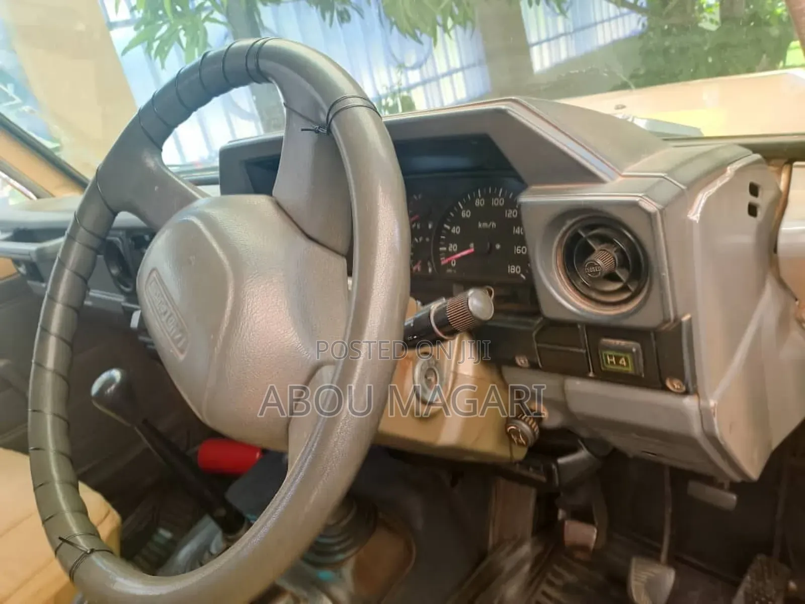 Toyota Land Cruiser HDJ 100 2000 Ivory
