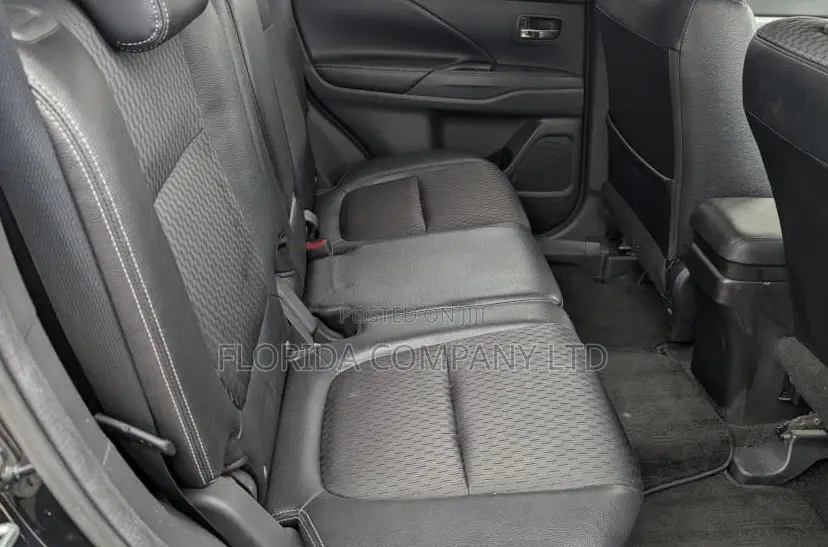 Mitsubishi Outlander 2013 Black