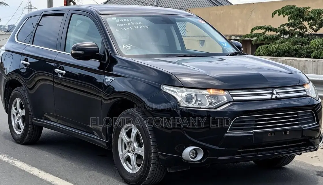 Mitsubishi Outlander 2013 Black