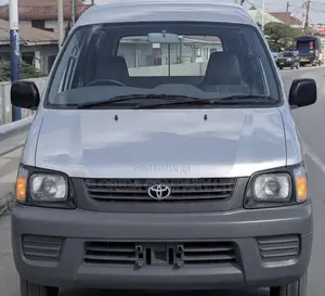 Toyota Noah 2004
