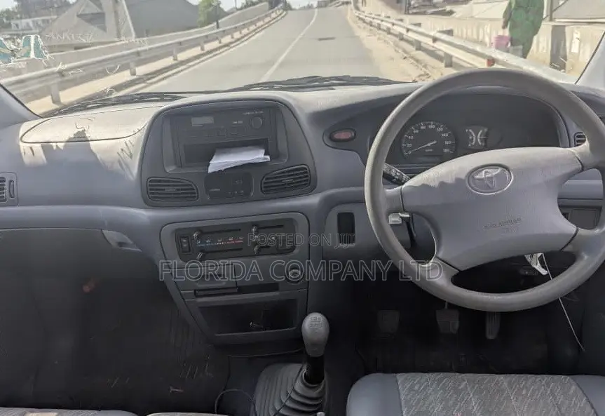 Toyota Noah 2004