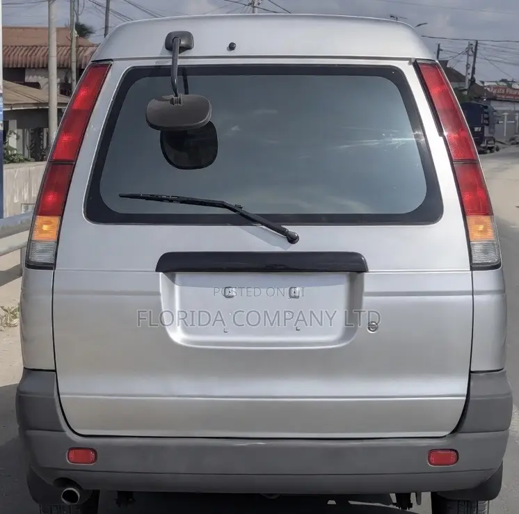 Toyota Noah 2004