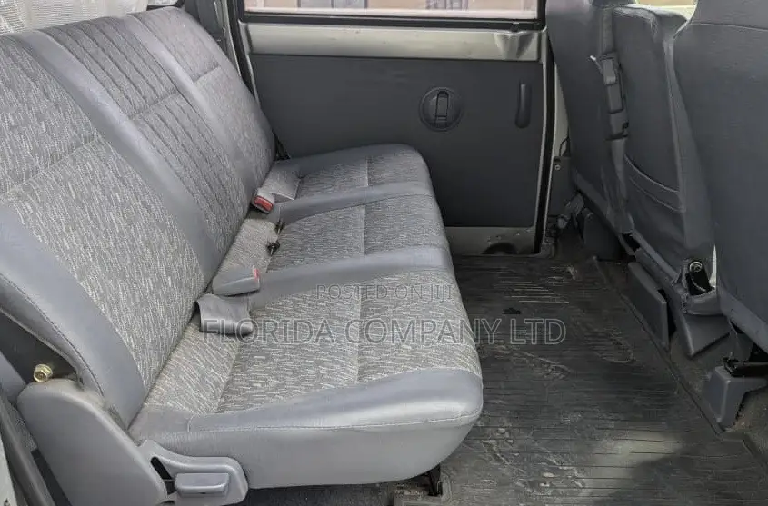Toyota Noah 2004