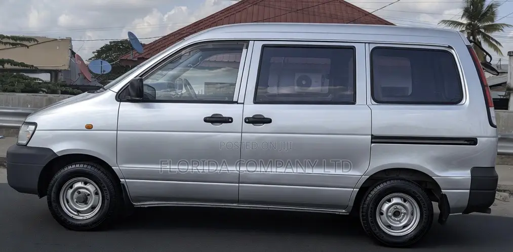 Toyota Noah 2004