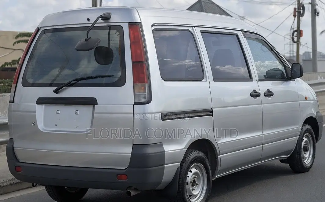 Toyota Noah 2004