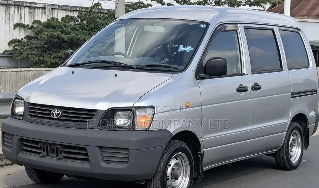 Toyota Noah 2004
