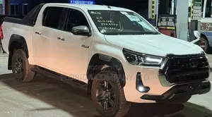 Toyota Hilux 2021 White