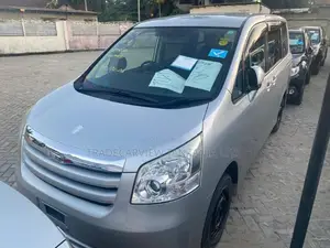 Toyota Noah 2007 Silver