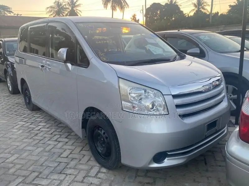 Toyota Noah 2007 Silver