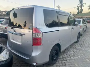 Toyota Noah 2007 Silver