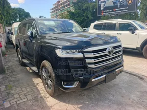 Toyota Land Cruiser LC300 2024 Black