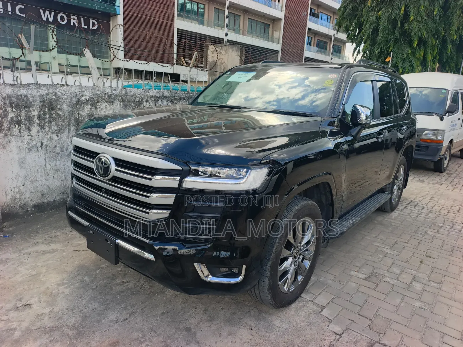 Toyota Land Cruiser LC300 2024 Black