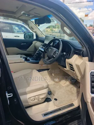 Toyota Land Cruiser LC300 2024 Black