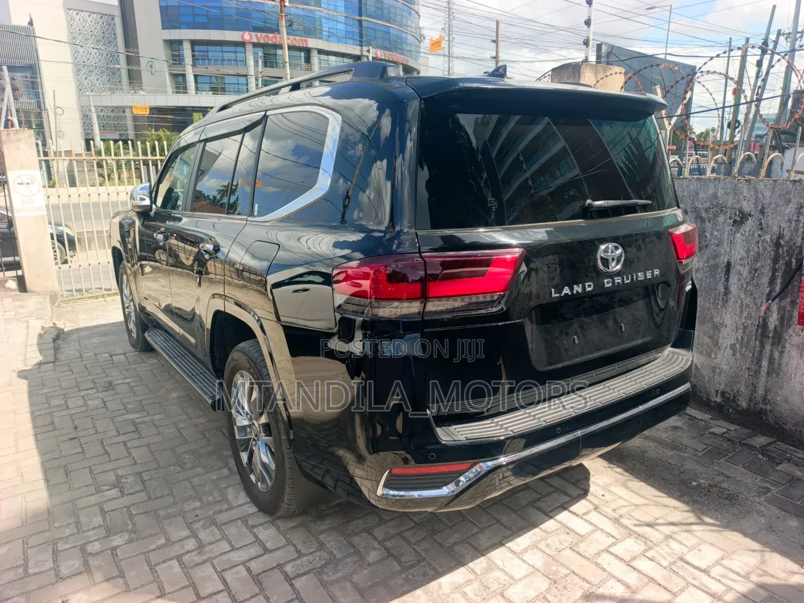 Toyota Land Cruiser LC300 2024 Black