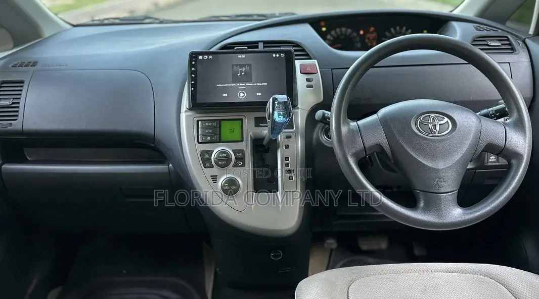 Toyota Ractis 2009