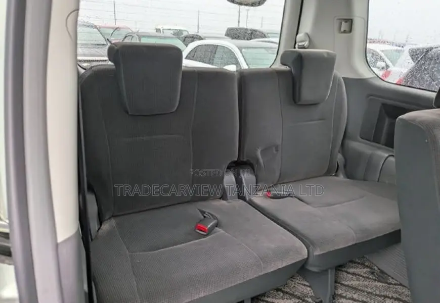 Toyota Noah 2007 Silver
