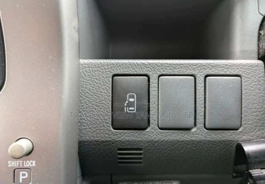 Toyota Noah 2007 Silver