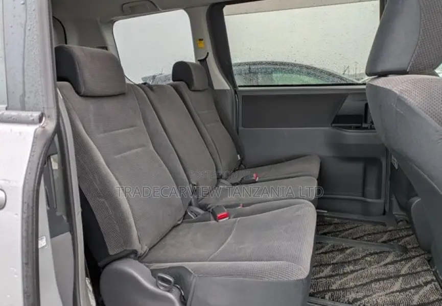 Toyota Noah 2007 Silver