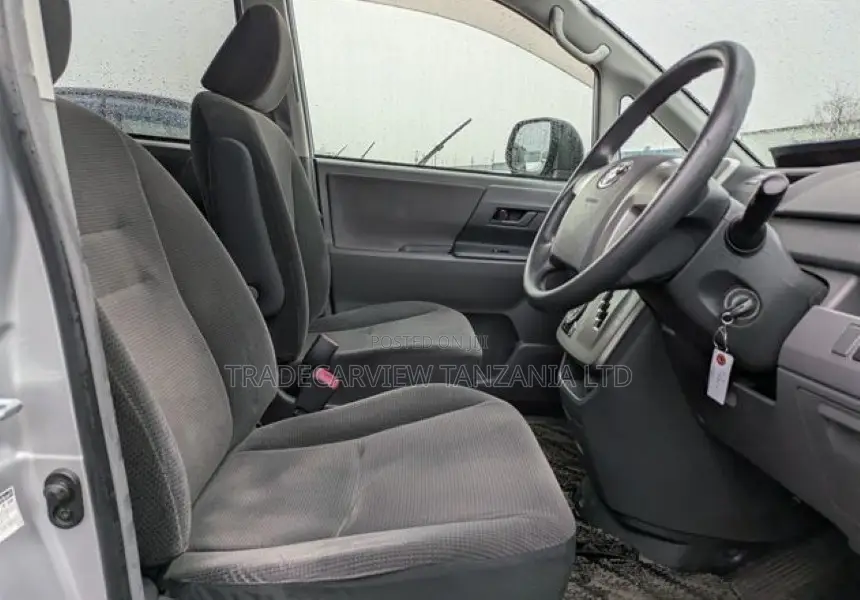 Toyota Noah 2007 Silver