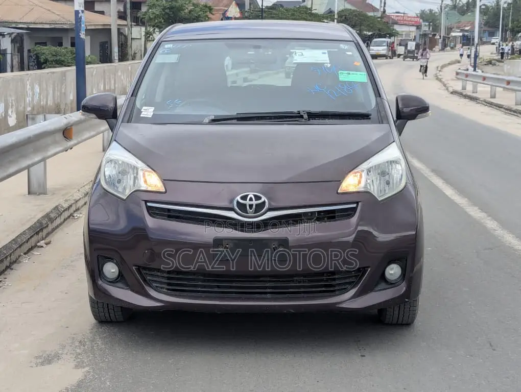 Toyota Ractis 2012 Maroon