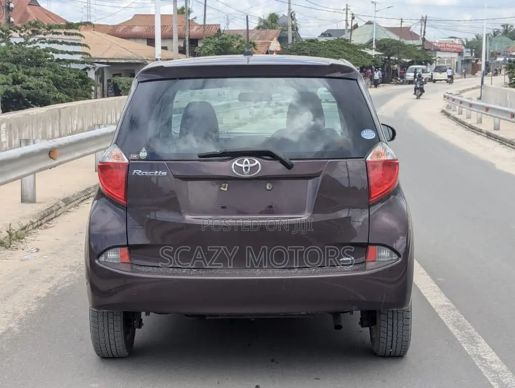 Toyota Ractis 2012 Maroon