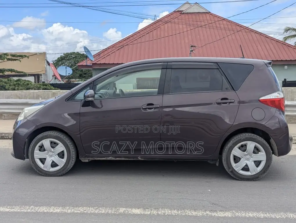 Toyota Ractis 2012 Maroon