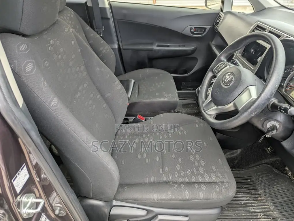 Toyota Ractis 2012 Maroon