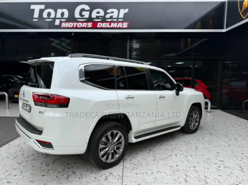 Toyota Land Cruiser LC300 2023 Pearl
