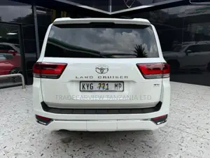 Toyota Land Cruiser LC300 2023 Pearl