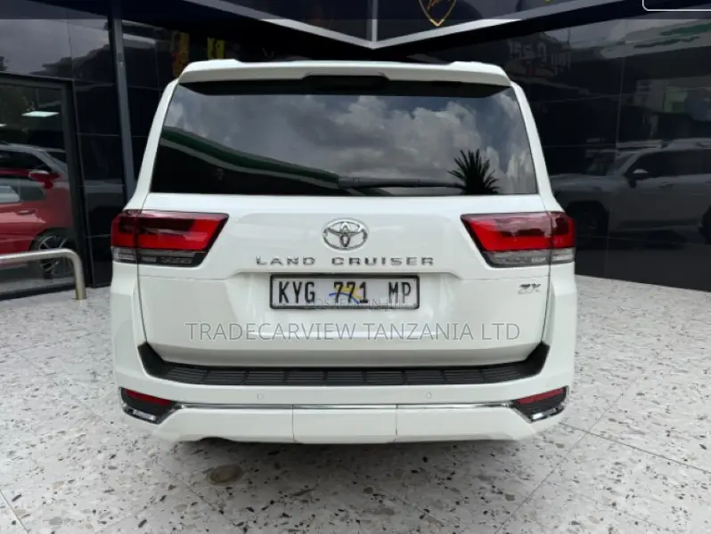 Toyota Land Cruiser LC300 2023 Pearl