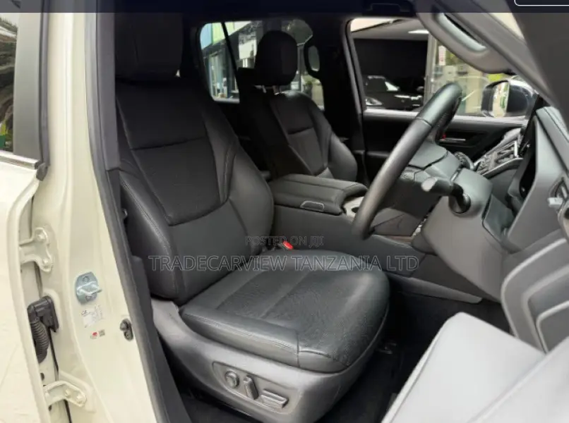 Toyota Land Cruiser LC300 2023 Pearl