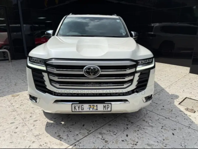 Toyota Land Cruiser LC300 2023 Pearl