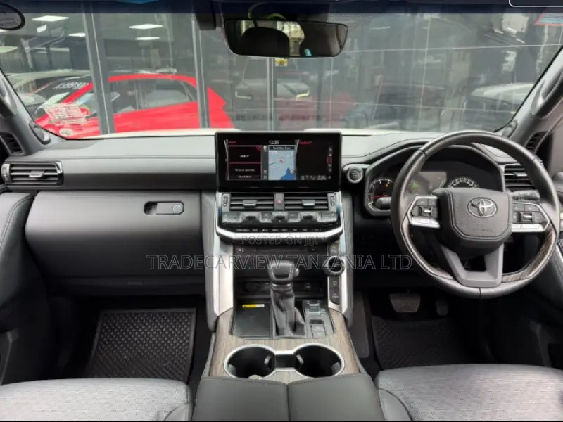 Toyota Land Cruiser LC300 2023 Pearl