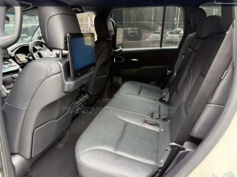 Toyota Land Cruiser LC300 2023 Pearl