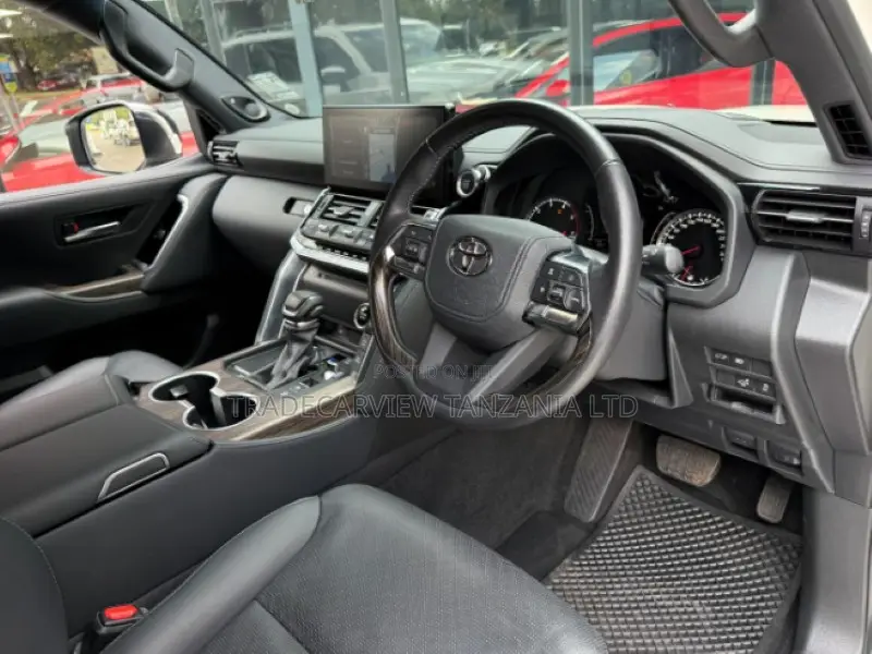 Toyota Land Cruiser LC300 2023 Pearl
