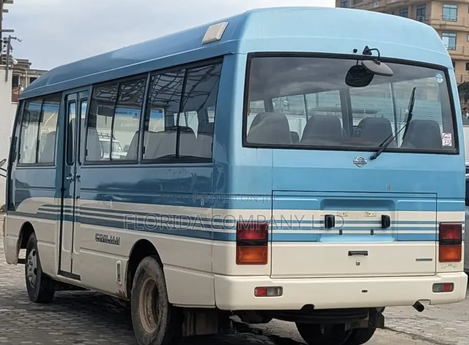 Nissan Civilian 1995